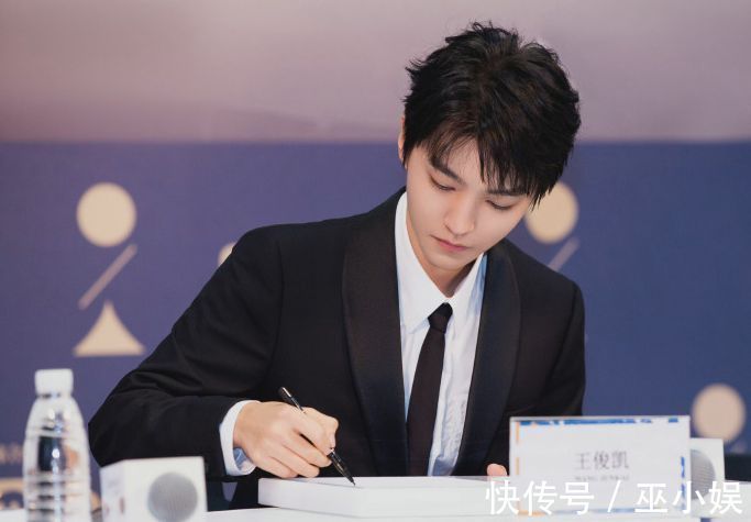 牛欣欣|牛欣欣回应与王俊凯恋情?晒跳舞视频心情好,粉丝:可真会蹭热度