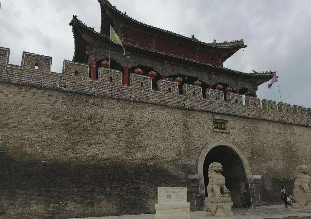 石峁|石峁遗址的石墙中出土谜样玉器，证明古人真有“瑶台玉门”的传说