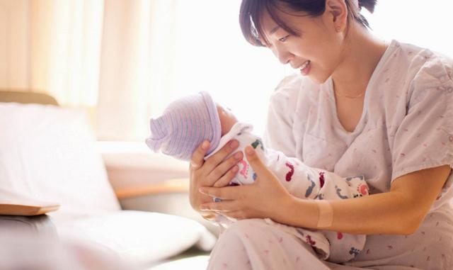 小宝宝|爸爸姓杨,随口给五胞胎取了名字,上户口时工作人员忍不住笑出声