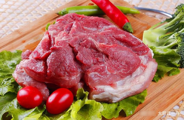 买猪肉时，这4个部位不划算，价格高肉质差不好吃，很多人还在买