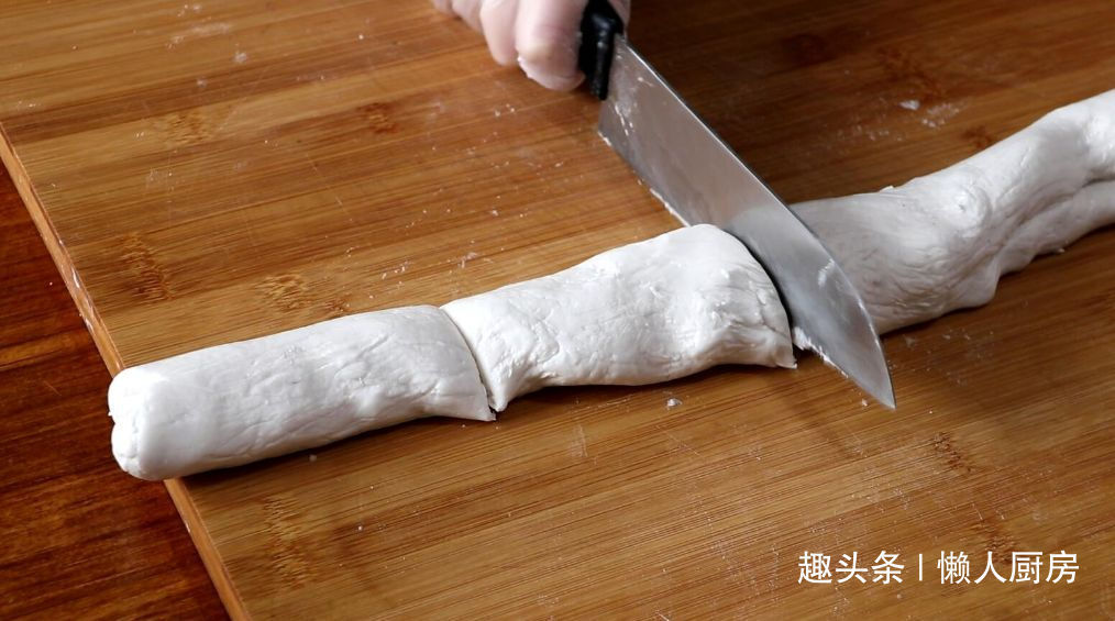 虾片别再买着吃了，自己在家用虾仁做，无添加剂，保存几个月不坏