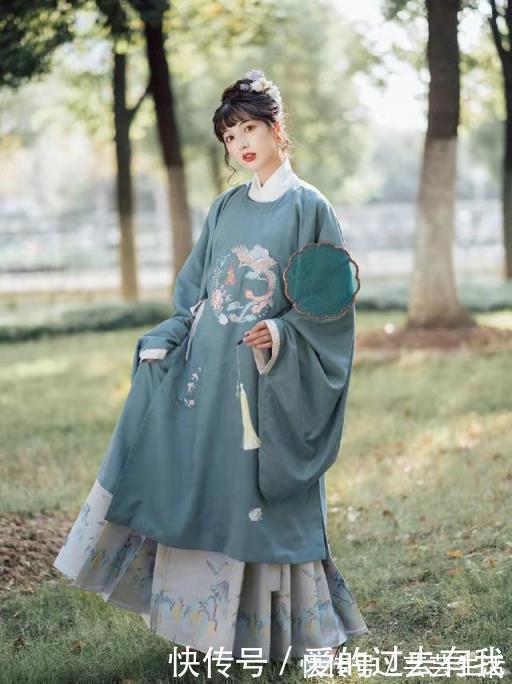 汉服|最近火了一种穿法“汉服+高跟鞋”，优雅又时尚，回头率十足