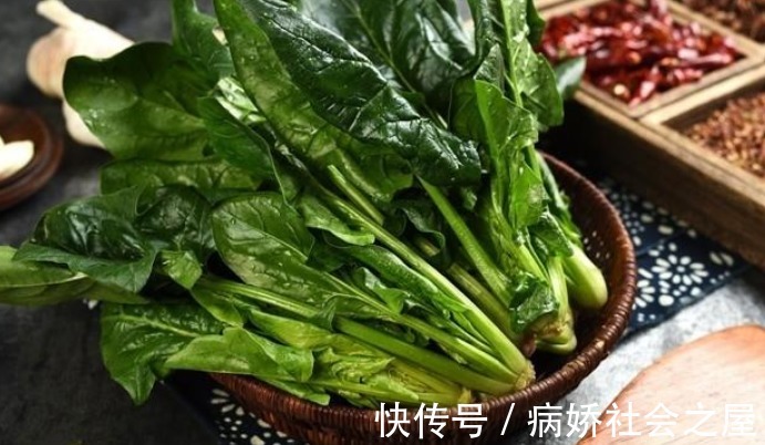食用|吃菠菜对肝不好?医生:不想肝脏“报废”,3种食物有多远扔多远