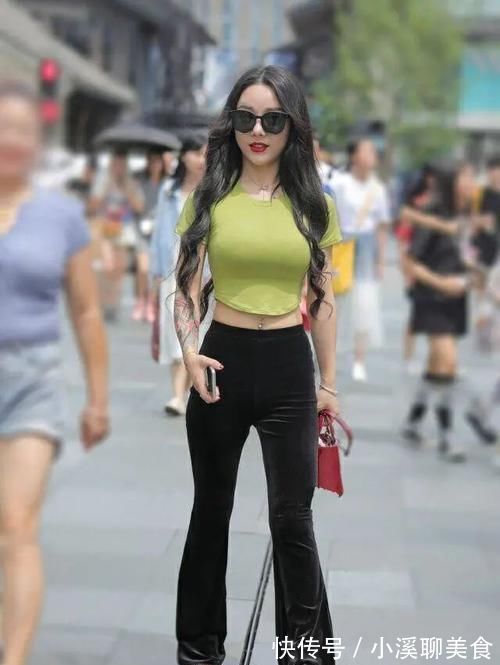 T恤 满大街都是“短裤T恤”,突然来一条“托腹裤”,时髦又吸睛!