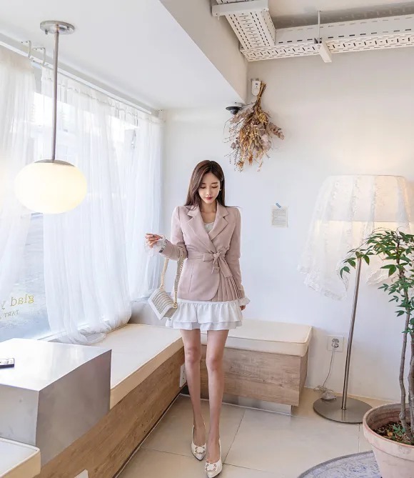 孙允珠,凤凰牡丹花蝶彩缀抹肩鱼尾裙