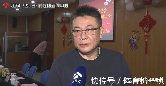 人才库|江苏女排正式告别蔡斌,张常宁出席欢送仪式,龚翔宇代表球员送花