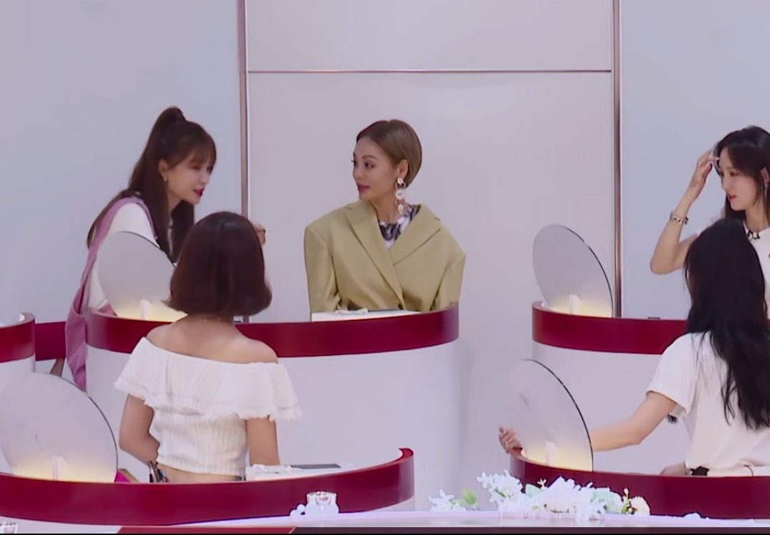 《乘风破浪》沈梦辰吴昕差距明显,吴昕主持14年,依然撑不了场面