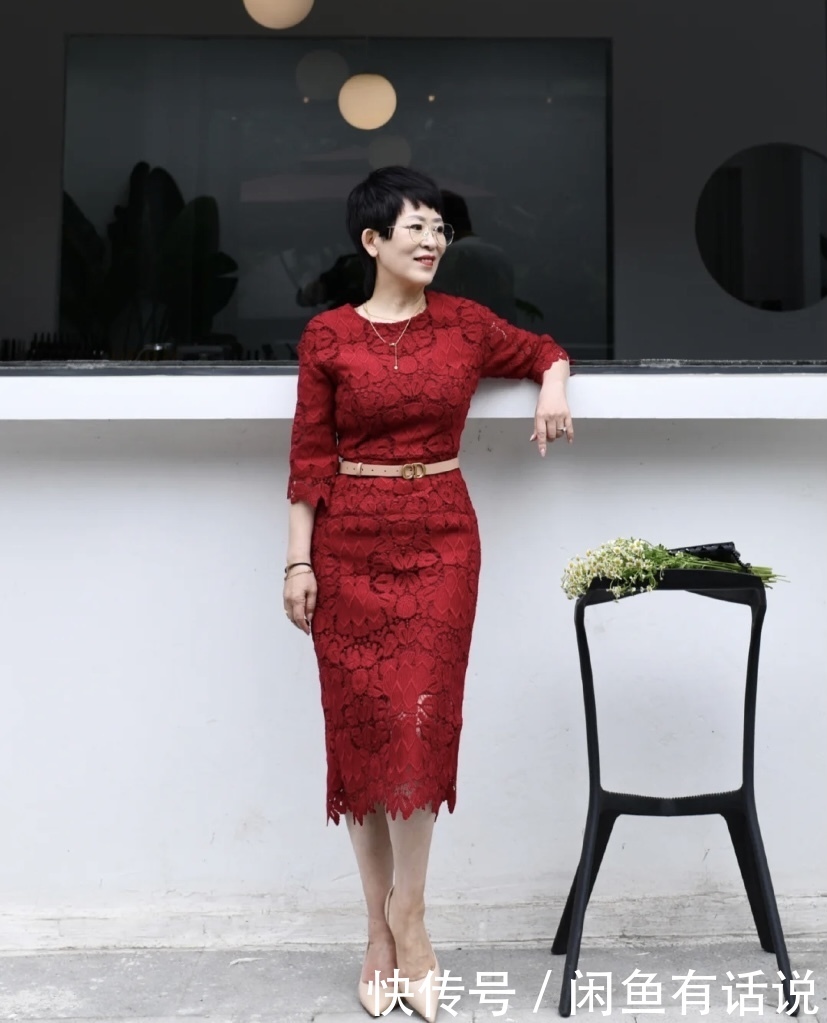 蕾丝|五六十岁才不是黄脸婆，瞧瞧这位日本主妇的穿搭，简单却优雅大气