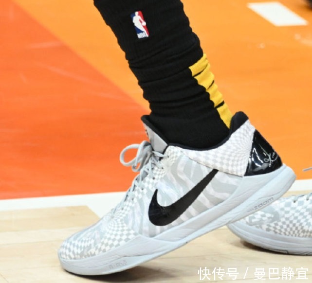 签名鞋|NBA球员上脚：保罗·乔治上脚PG1，杜兰特上脚欧文配色