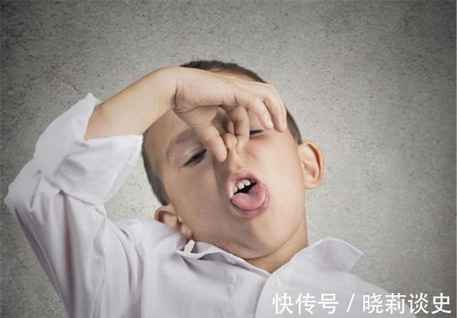 行为|5岁男娃才90CM!家长以下这些行为,容易让孩子积食又长不高