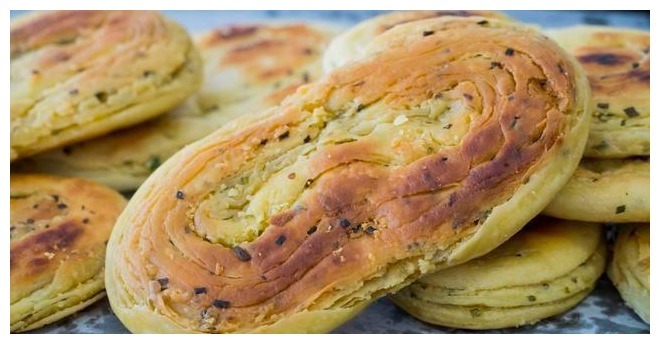 这种早餐饼，层层酥脆直掉渣，做法还简单，外面早餐店根本吃不到