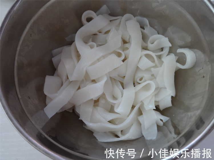 70岁婆婆教的凉皮做法，凉皮筋道还好吃，半个小时就搞定