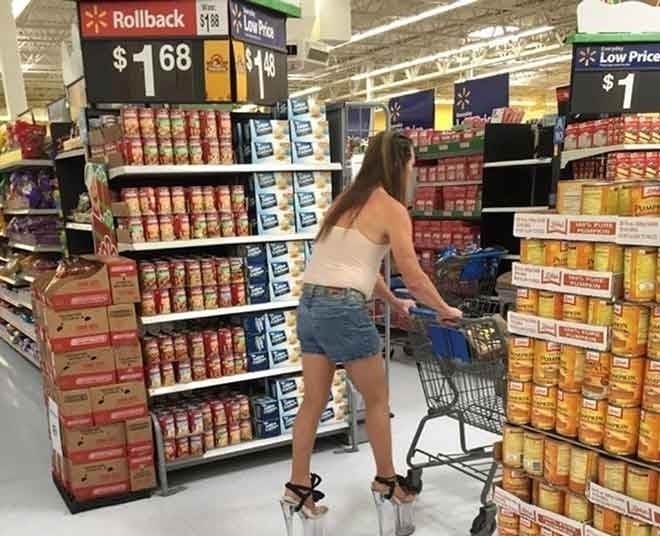 gai 令人瞠目的怪鞋子:仿效骆驼趾,把金鱼缸穿在脚下