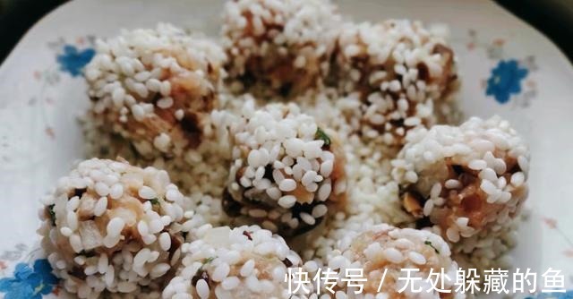 香菇|秋季,我常给孩子做它吃,锅中一蒸淋上料汁,便宜鲜美,简单好吃!