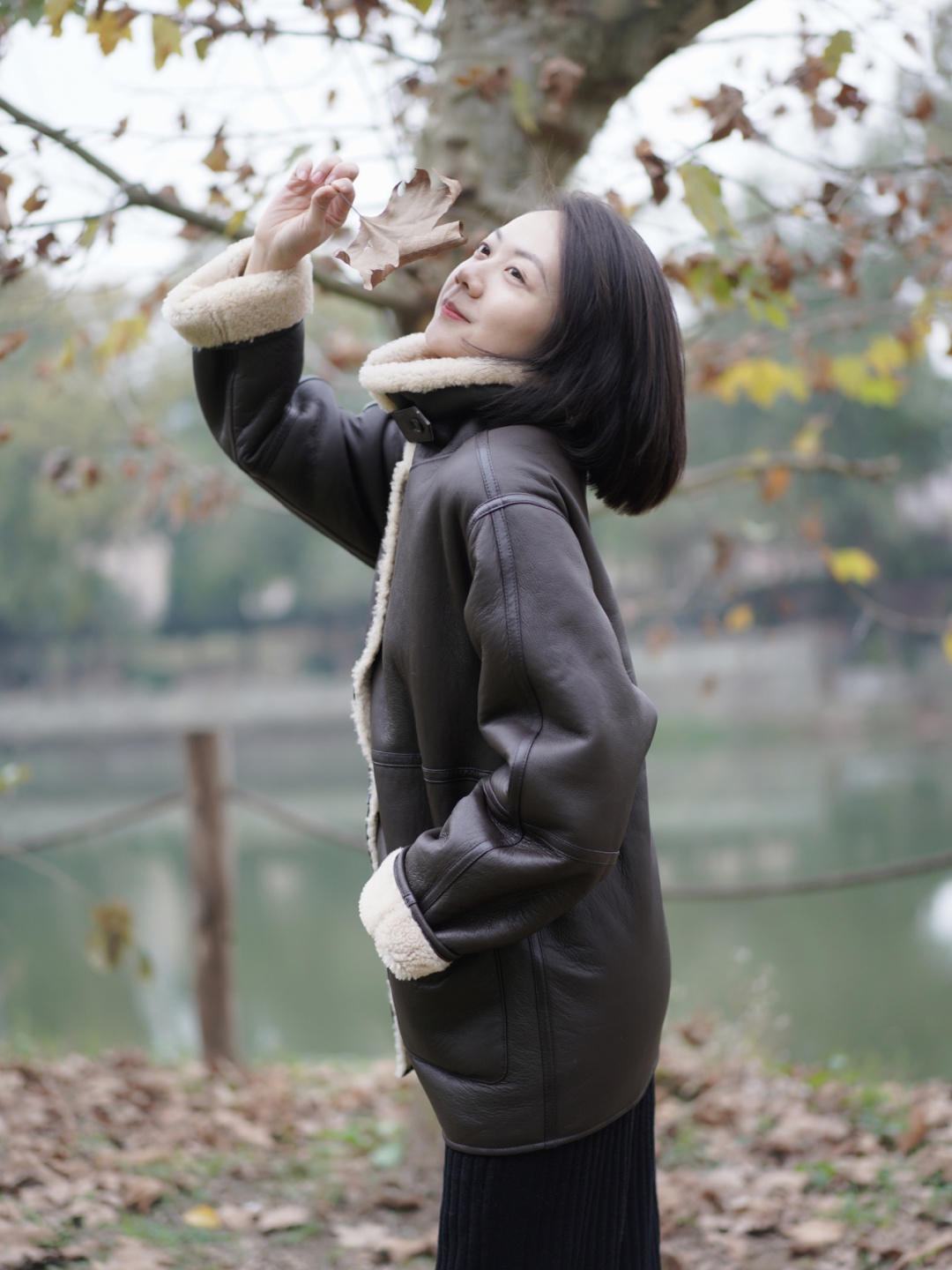 质地 “皮毛一体外套”又火了,这几种搭配保暖又帅气,普通人也能驾驭