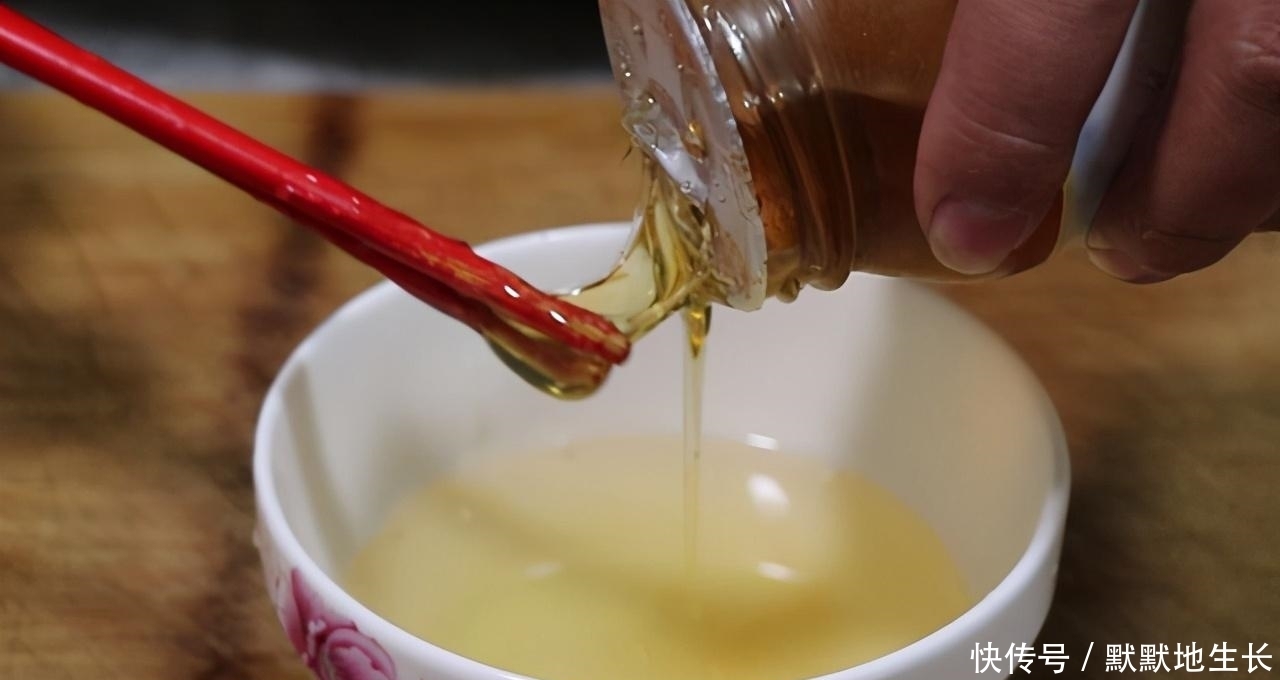 年夜饭系列梅菜扣肉,肉质肥而不腻,入口即化,学会给家人露一手