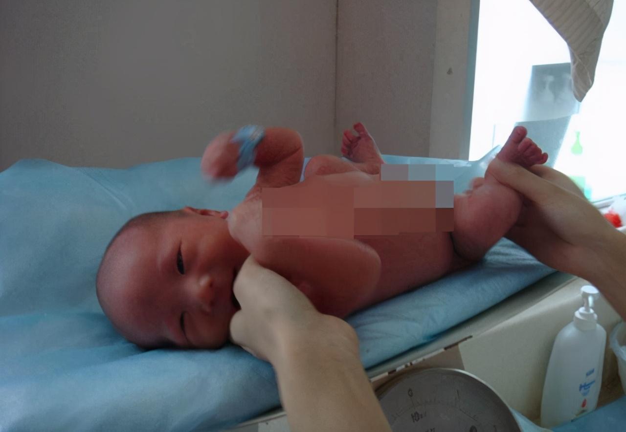 宝宝|刚出生的新生儿,如果符合这些标准,那就恭喜了,说明他很健康!