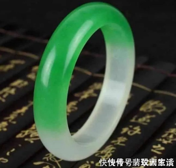 垫色|这两种低端翡翠造假技术每年染出千万元假货流向市场,你信吗?