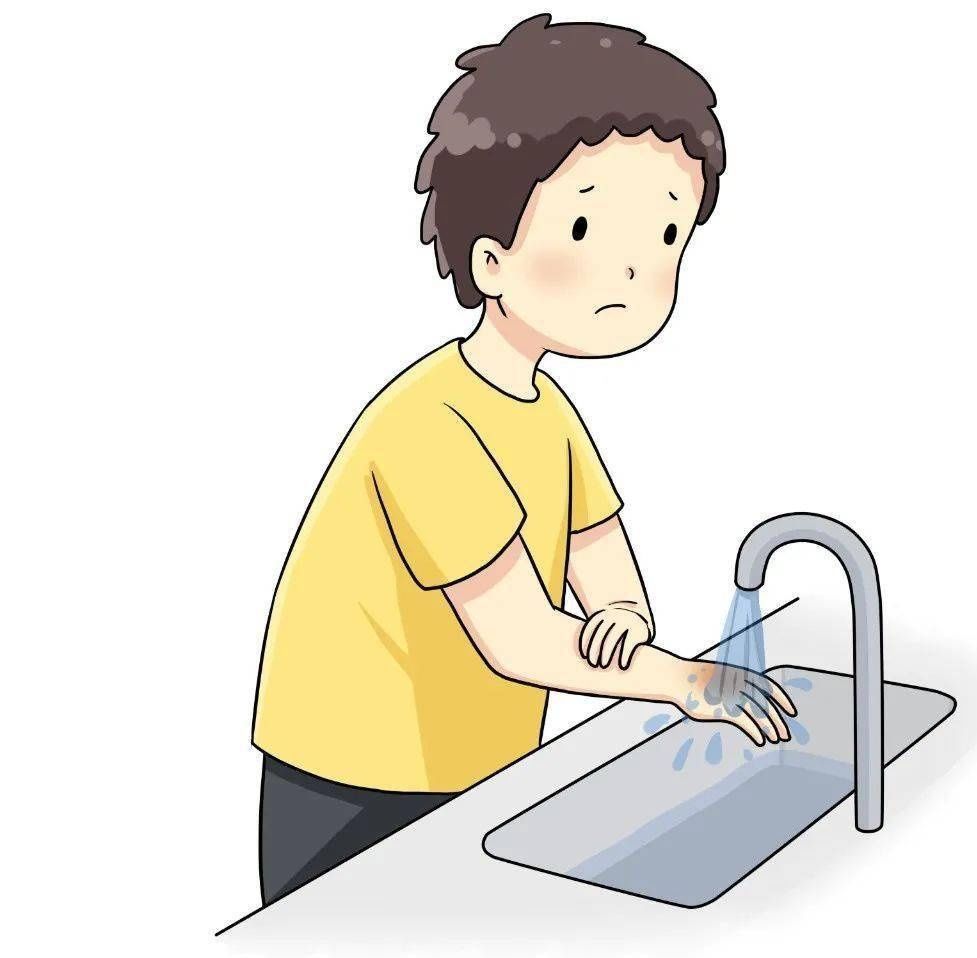 烫伤处|宝宝被100℃开水烫伤,妈妈的急救方法连医生都点赞!