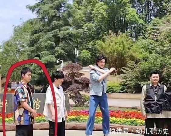 郑云龙|王一博录节目被蚊子“咬惨了”!胳膊上都是包,看到数量粉丝笑了