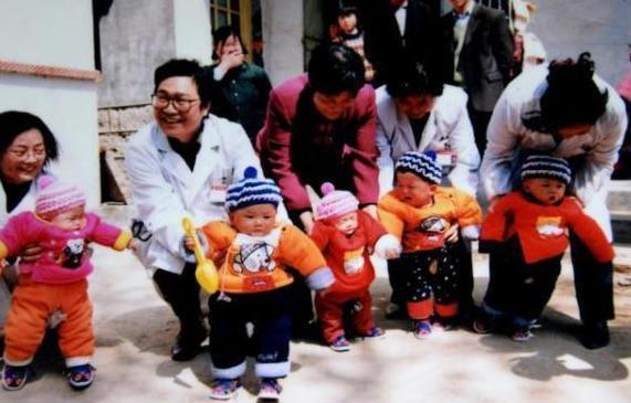 现状|中国首例5胞胎出生后,如今已过17年,一家人的现状令人唏嘘