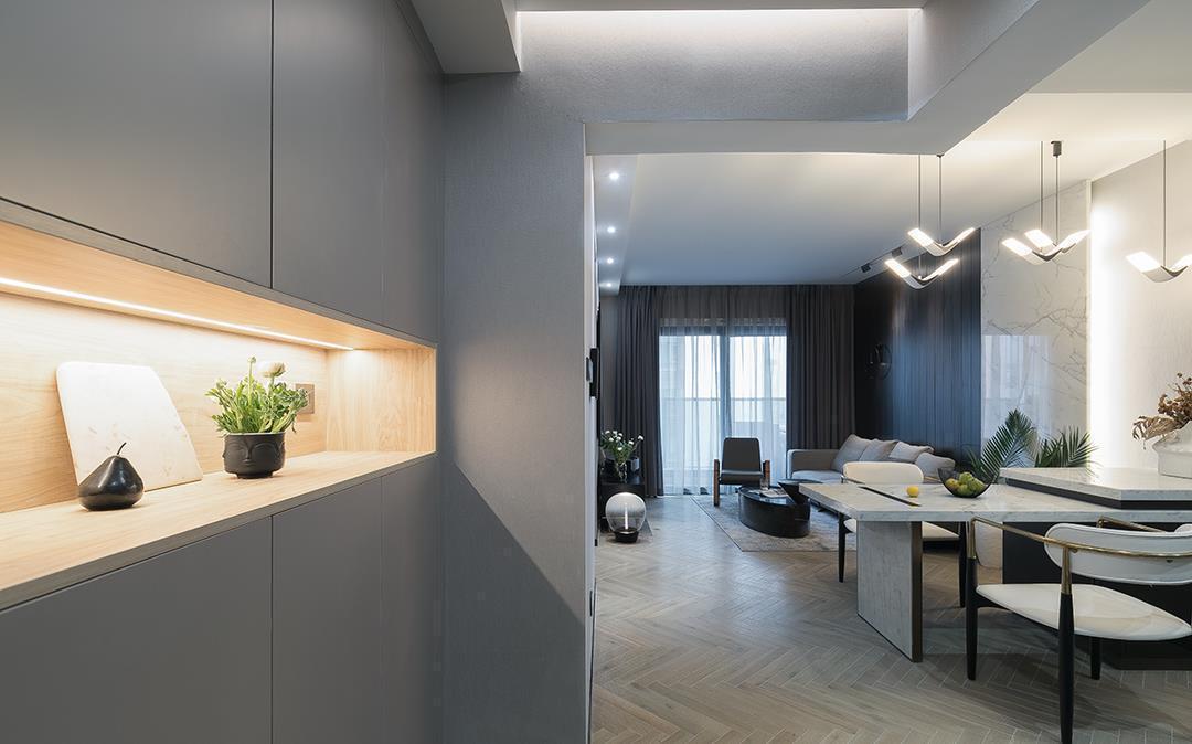 女青年|单身女青年的家,客厅选择超大电视机,让客厅瞬间变成影音室