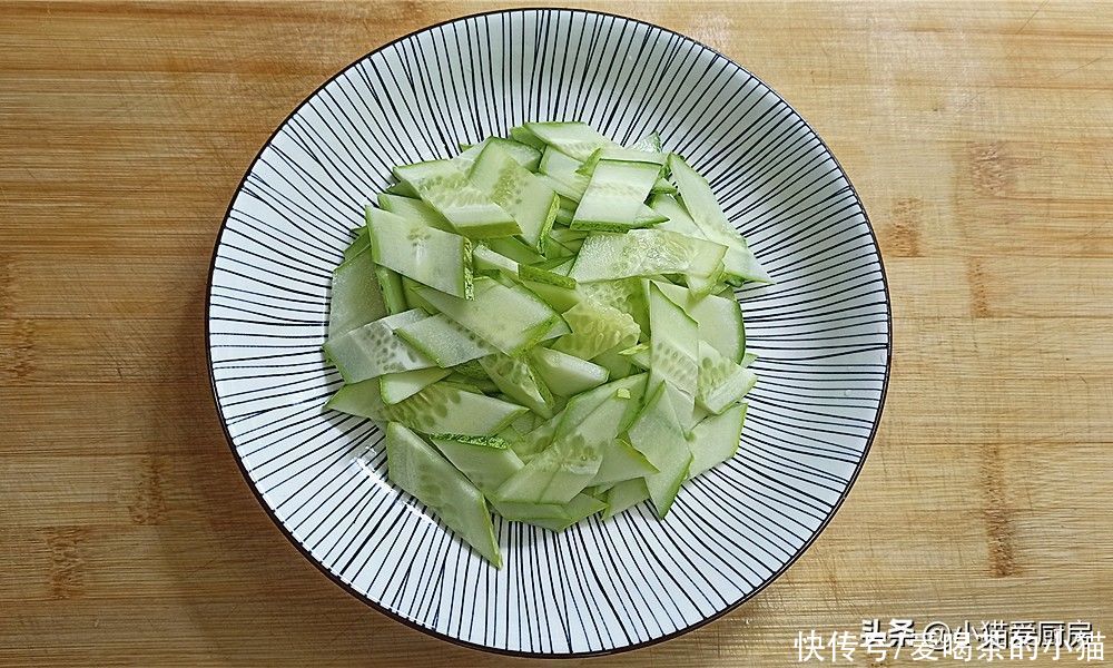 甜面酱|白肉这么做出来吃,口感厚重,虽然味道有点怪,但是却浓香醇厚