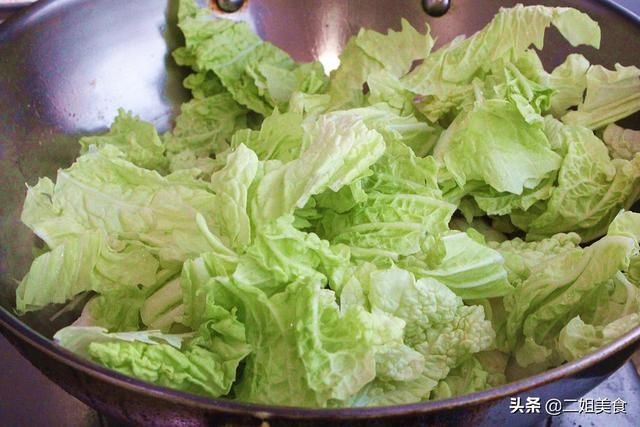 正确做法|白菜炖豆腐时，先炖白菜还是先炖豆腐？大厨教您正确做法，真好吃