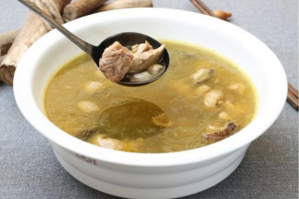 鸡汤|炖鸡汤别傻傻放那么多调味料,只放这一味,鸡汤原汁原味,贼好喝