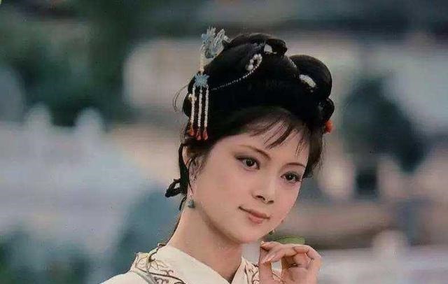 薛宝钗$《红楼梦》中的女子谁最可怜不是林黛玉,不是贾迎春,而是她!