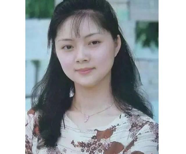 薛宝钗|87版红楼梦:正是因为张莉的这个缺陷,成就了最成功的薛宝钗