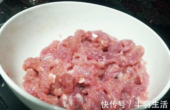 炒瘦肉时，做好“3步”，肉炒好吃着不柴，软嫩鲜香，味道也好