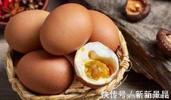 腌鸡蛋，不要只会加盐腌，分享正确做法，咸鸡蛋起沙流油，味道香