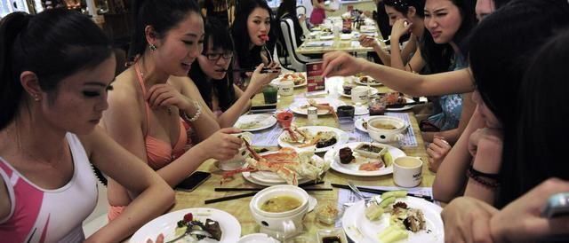 蛋白质|比基尼模特怎么吃,一般健身餐行不行走进模特们的“一日三餐”