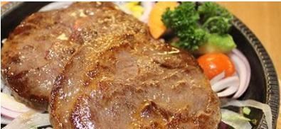  吃自助餐若看到“每人限量一份”的食品，别拿买的永远没卖的精