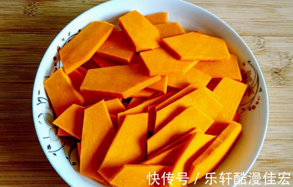 糯米粉|做南瓜饼时,只加糯米粉是不对的!多加这2样,南瓜饼又香又软糯