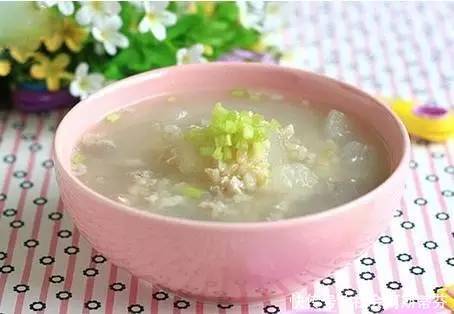 体内的湿气越积越重不妨多吃5种食物，助你排出体内的湿气