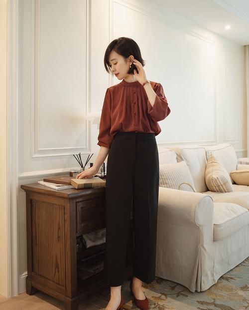 阔腿裤烂大街了！今年流行的是“小黑裤”，时髦显瘦，适合40岁穿