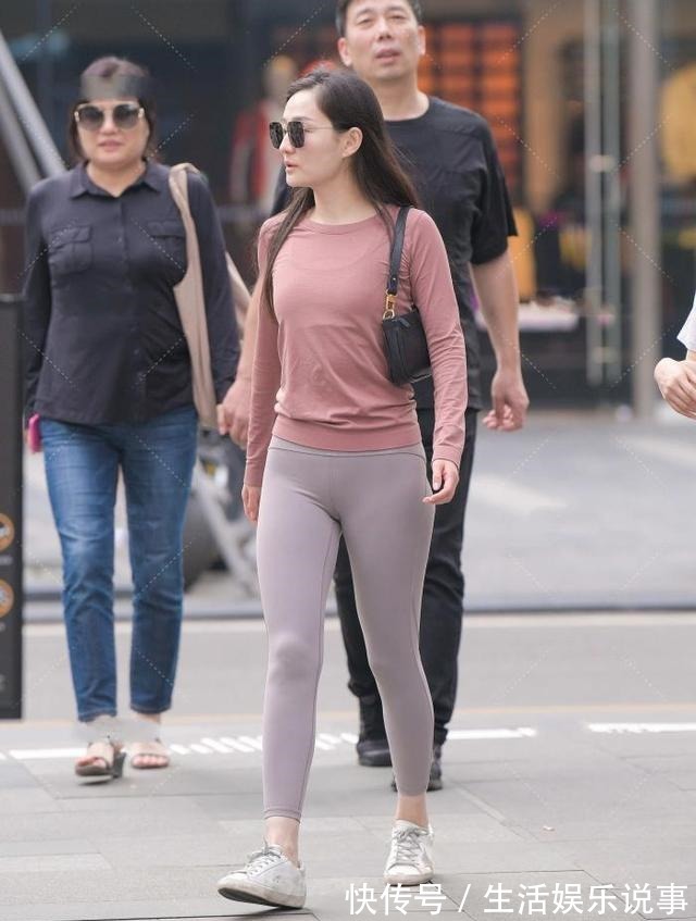 长衫 修身瑜伽裤搭配藕粉色长衫,舒适省心,时尚百搭!