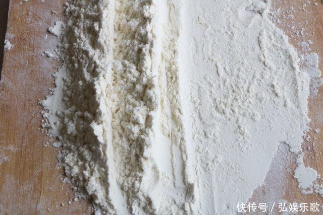 香软的土豆馍馍饼做法，土豆加面粉煎一煎切一切，老少皆宜