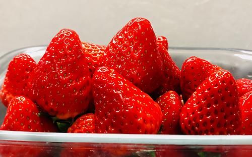 吃不完的草莓怎么办？教你做草莓酱，香甜可口，纯手工0添加
