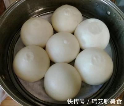 冬天蒸馒头，只加酵母可不行，教你5技巧，馒头又大又软，特别香