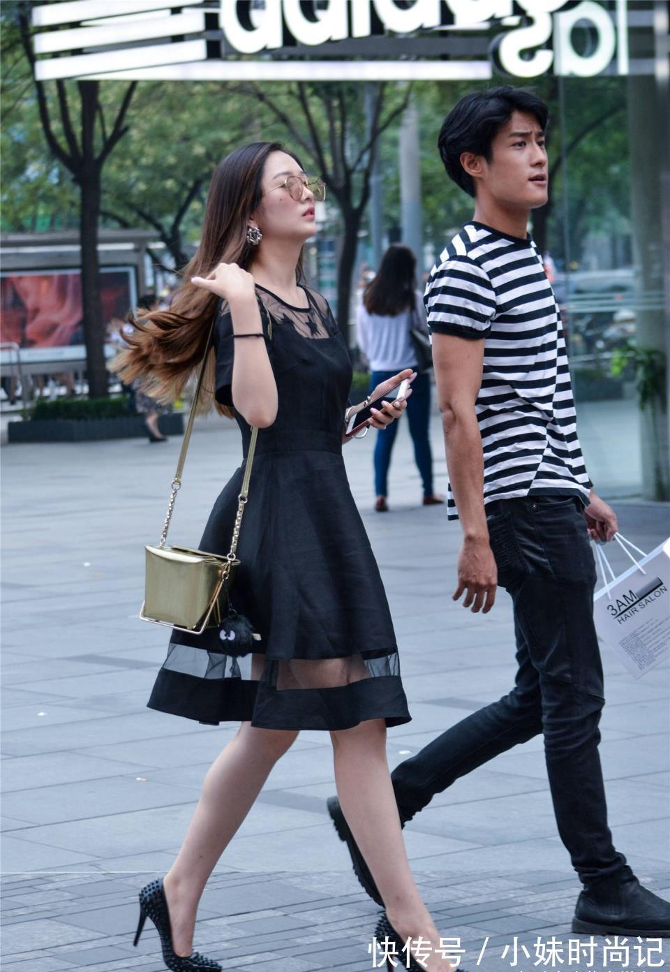 搭配|黑色连衣裙,搭配尖头细跟铆钉单鞋,一款粉色墨镜,更显精神