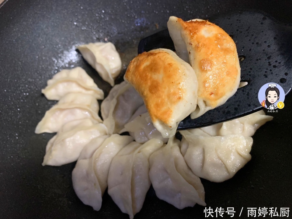 这菜2块钱一斤,一年四季都有,用来包饺子太香了,家人都爱吃