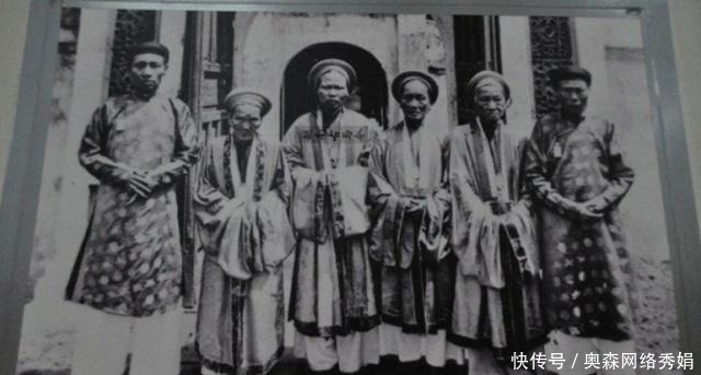 墓地|越南太监罕见老照片：伺候皇室锦衣玉食有墓地，下层打杂光脚走路