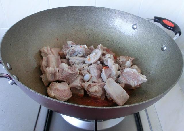 牛肉怎么炖才能软烂别只会焯水了，多加1碗它，牛肉入味还不柴