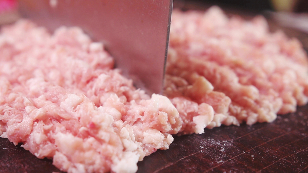 剁肉馅原来这么容易，简单2分钟全剁好，干净又快速，比机器更好