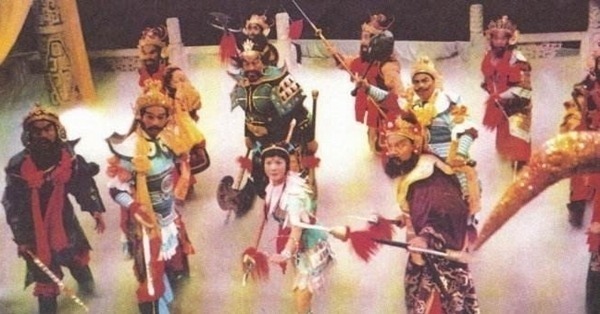 凌霄宝殿$西游记里说,孙悟空大闹天宫时曾和关羽打过一架,二人还不分胜负