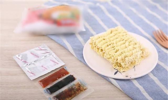 饱和脂肪酸|孕妇能不能吃方便面?听听营养师是怎么说的,不必过分纠结