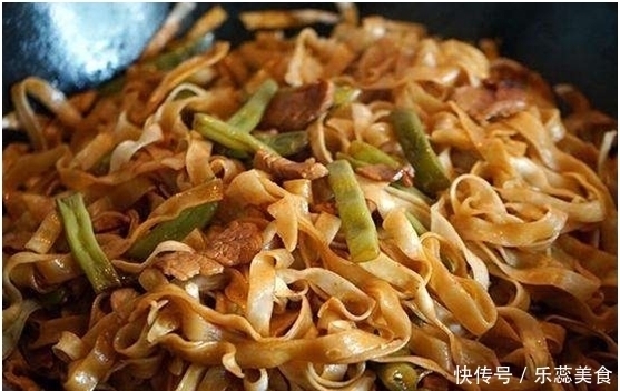 用电饭锅做懒人面条!不用油不用水,做好之后完全不想吃汤面了